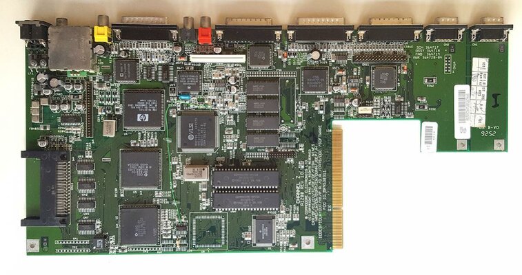 amiga_1200_mobo_1d1_1lo.jpg