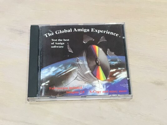 GlobalAmigaExpCD_1.jpg
