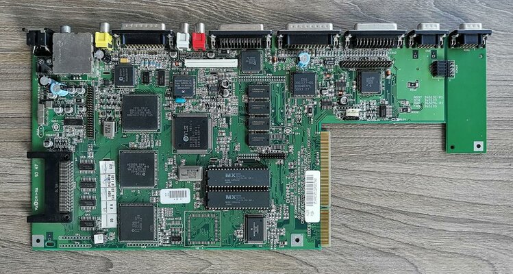 amiga1200_mobo_2b_1lo.jpg
