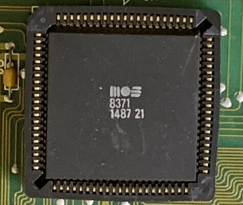 A500+Ram 3 Agnus Gold pin.jpg