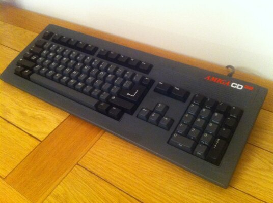 AmigaCD32Keyboard.jpg
