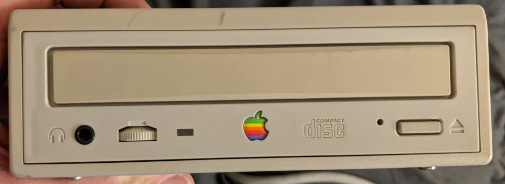 AppleCD_600e_03.jpg