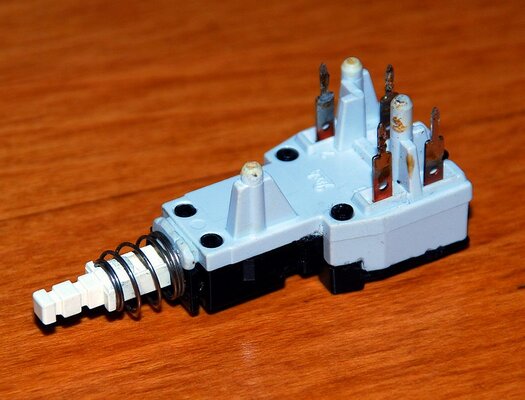 ME5A LIMIT SWITCH 2.5-100-250 3POSITION 4PIN.jpg