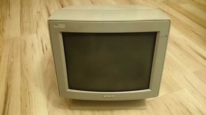 Sony CPD-1402E_My_1.jpg