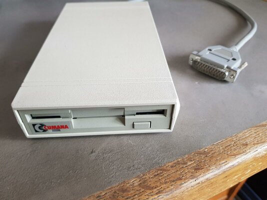 External floppy drive 880kB CUMANA front.jpg