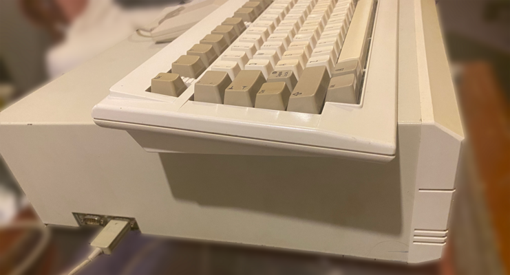 Amiga-4000-case-left.png