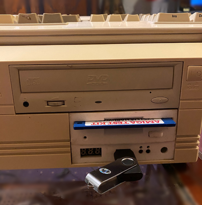 Amiga-4000-drives.png