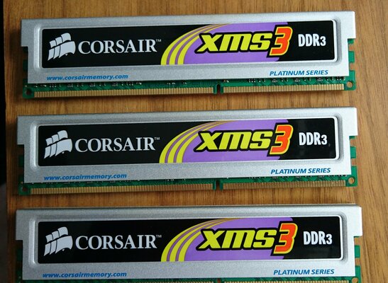 Corsair DDR3 (Pic 1).JPG