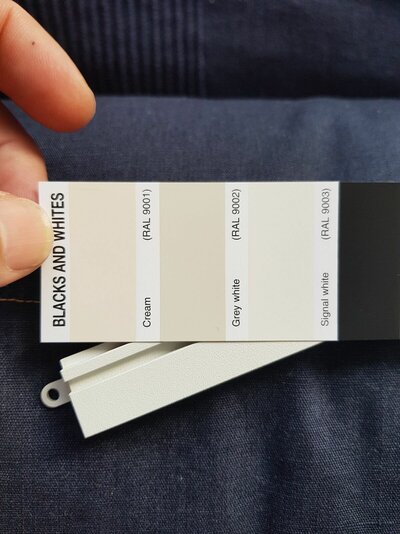 A4000 3½ Cover bottom small 2.jpg