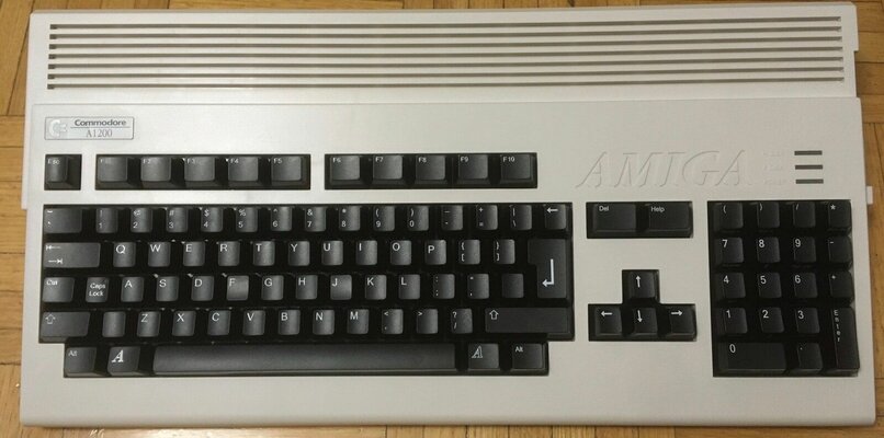Amiga1200BlackKeys.jpg
