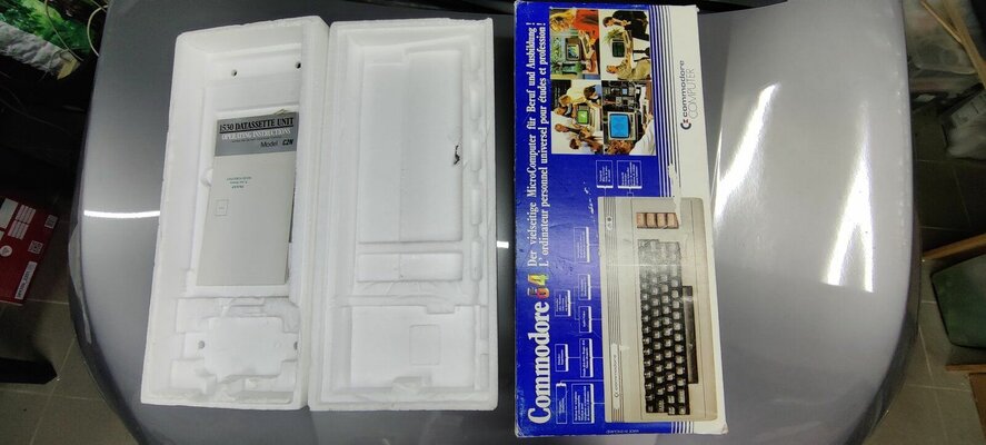 c64box2.jpg