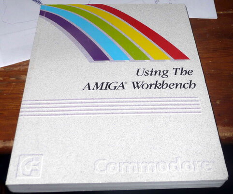 using the workbench - commodore - english.jpg