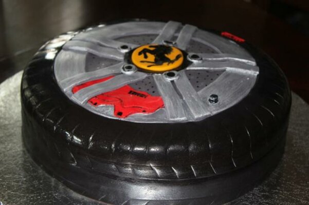 Ferrari_F430 cake.jpg