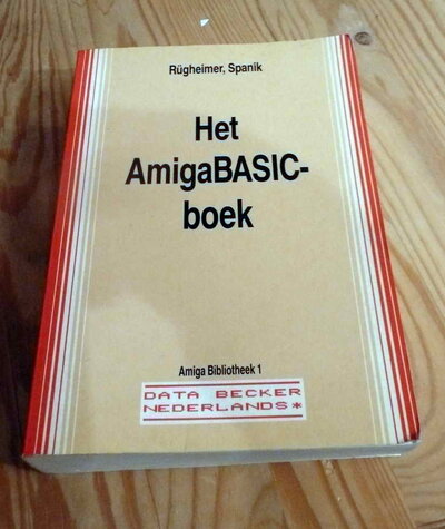 Het amigabasicboek - data becker - dutch.jpg