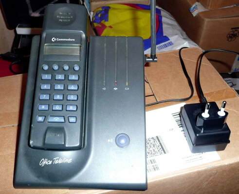 Commodore (licence) telephone.jpg