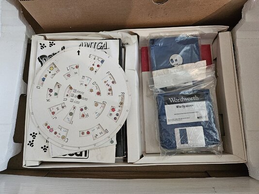 A1200 8Meg 2024 - Software - inside.jpg