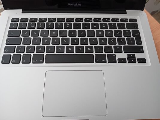 macbookpro8,1_keyboard_and_pad.jpg