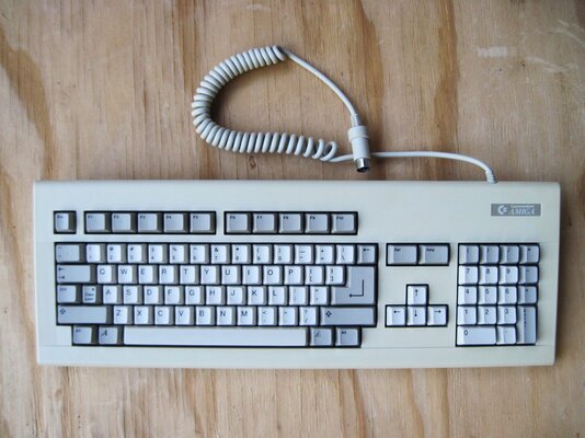 Closed - Amiga A2000 Keyboard (US standard) | AmiBay