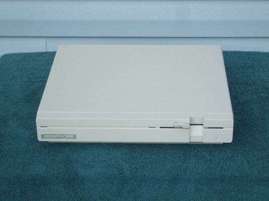 Commodore_128D_pic1.jpg