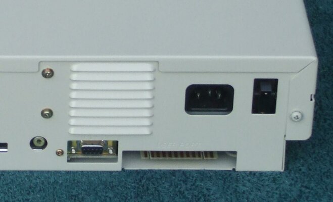 Commodore_128D_pic3.jpg