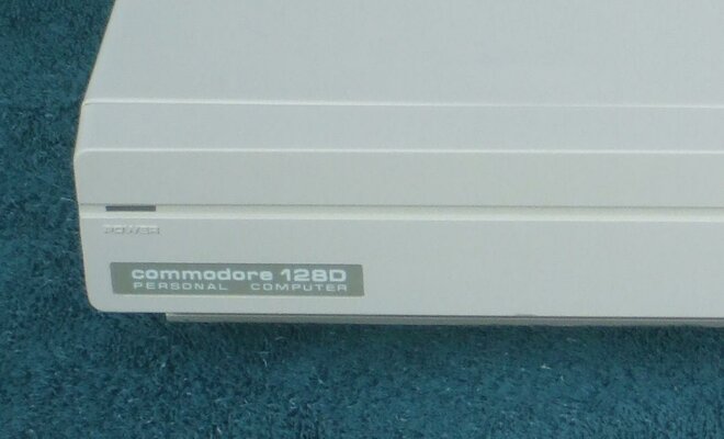 Commodore_128D_pic5.jpg
