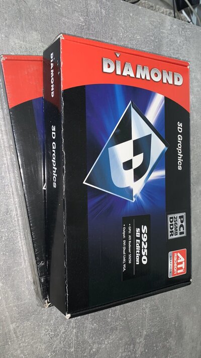 ATI Radeon PCI 256MB Blue+Unboxed.jpg