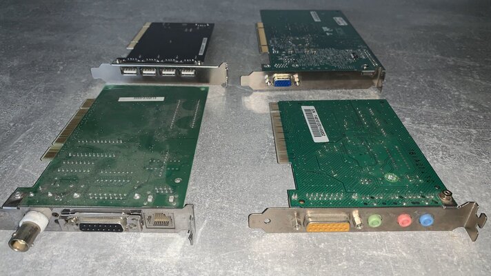 Mediator PCI Sound+Ntezwerk+VooDoo 4 Anschlüße.jpg