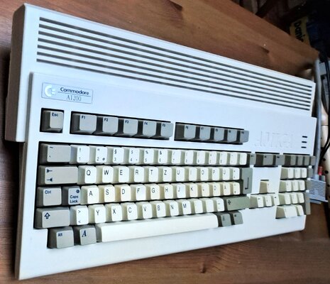 Closed - Commodore Amiga 1200 rev. 1D.4 | AmiBay