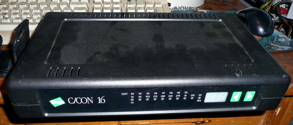 Digi AccelePort C-CON-16 RJ-45 - concentrator-01.jpg