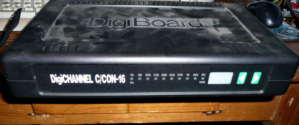 Digi AccelePort C-CON-16 RJ-45 - concentrator-03.jpg