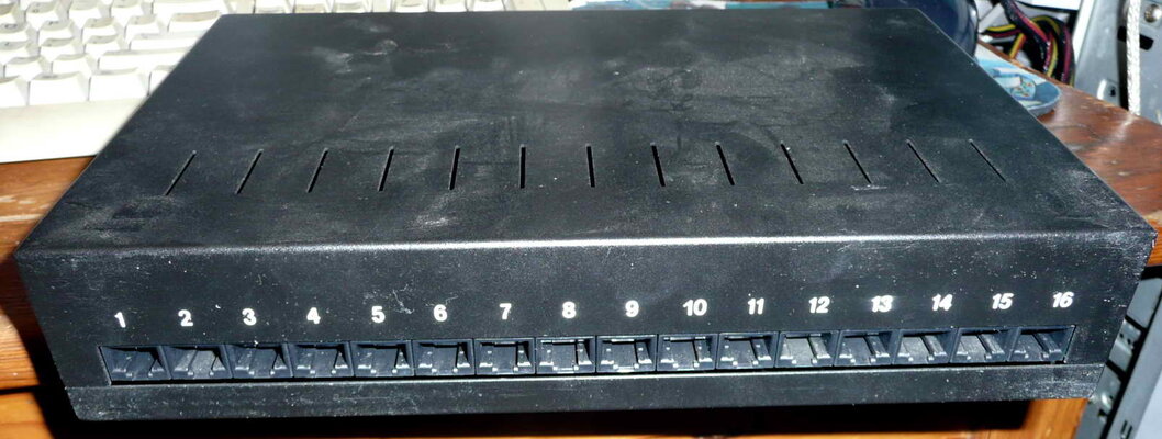 Digi AccelePort C-CON-16 RJ-45 - concentrator-07.jpg