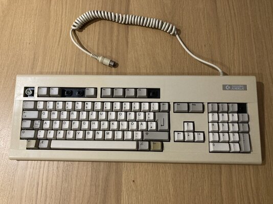 Closed - Amiga 2000 keyboard | AmiBay
