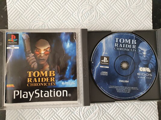 Tomb Raider Chron Disc & Manual.jpg