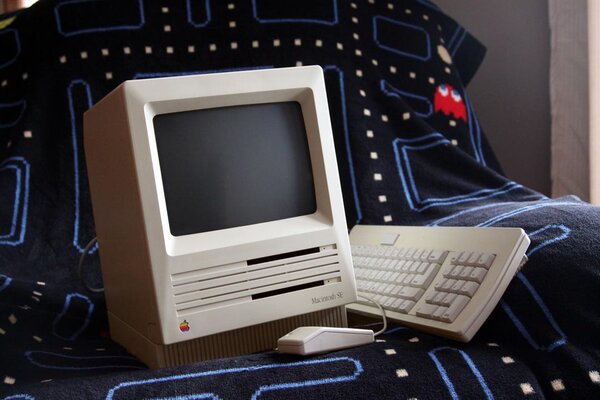 Apple Macintosh SE M5010.jpg