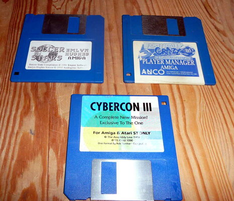 emelyn hughes - player manager - cybercon 3.jpg