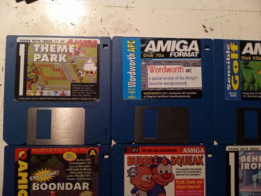 Bundle_Magazines_Floppies_12.jpg