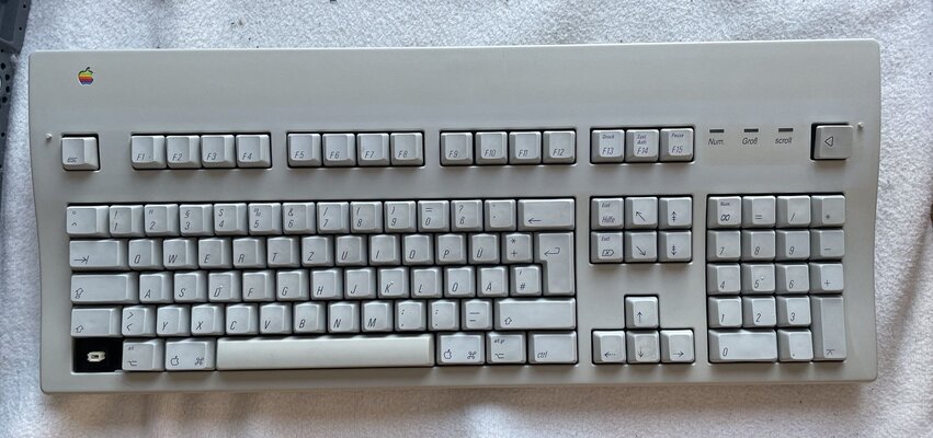 Sold - Macintosh Quadra 800 & Keyboard & Mouse, HDD, SuperMac Spec