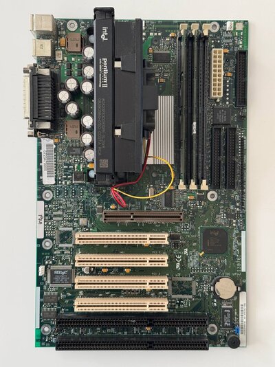 For Sale - Intel E139761 SE440BX Slot 1 motherboard + Pentium II