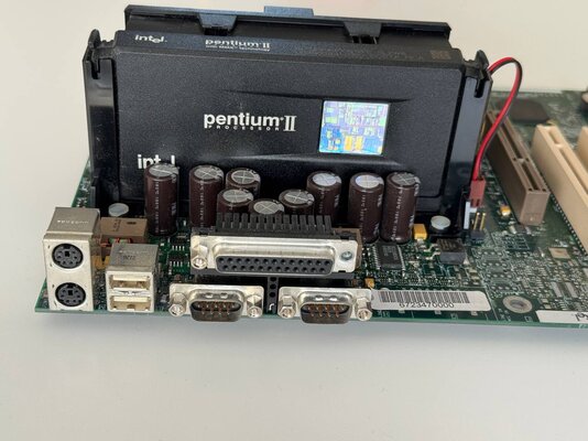 For Sale - Intel E139761 SE440BX Slot 1 motherboard + Pentium II