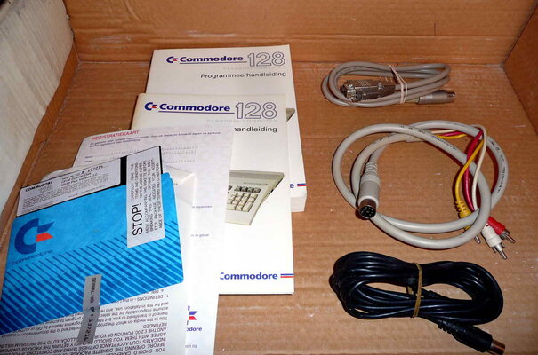 c128 boxed - 07.jpg