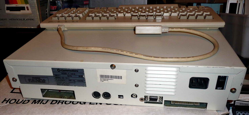 c128dcr - no serial - 03.jpg