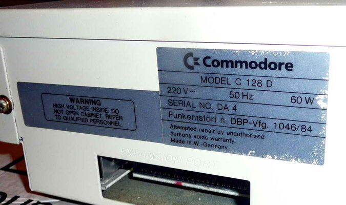 c128dcr - no serial - 04.jpg