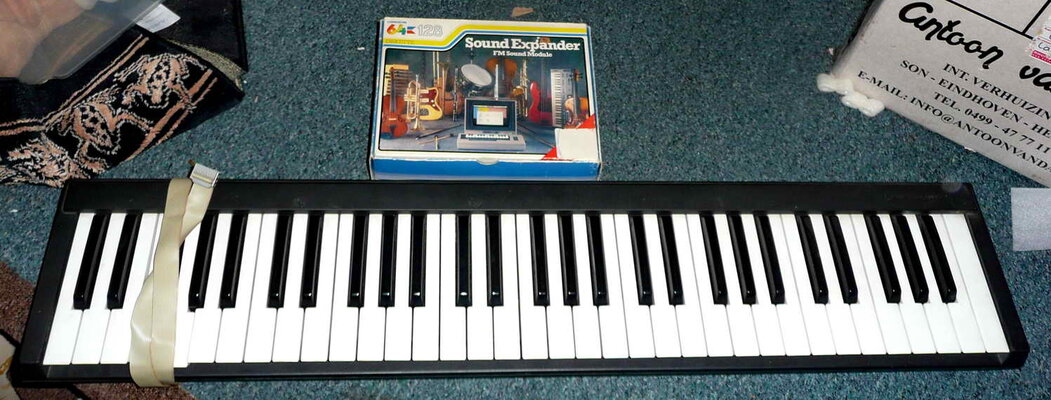SFX cartridge+fullsizekeyboard -01.jpg