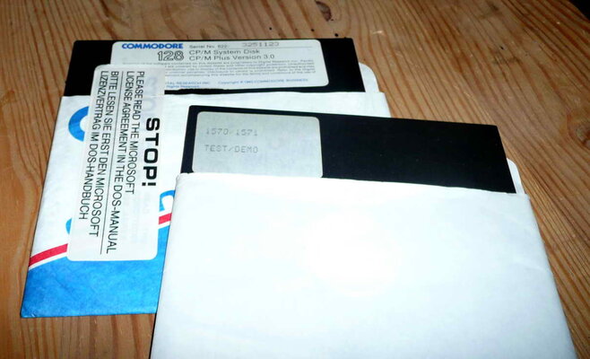 c128D with drive switch -06.jpg