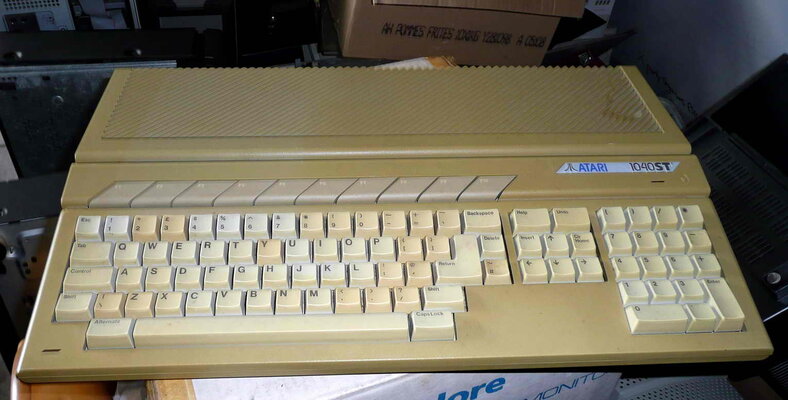 Atari 1040ST -01.jpg