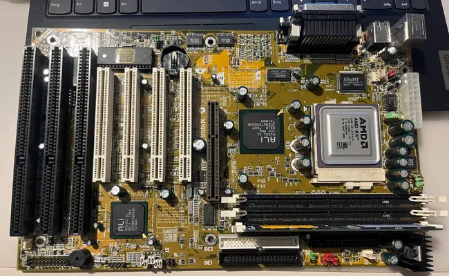 MSI MS-5169 マザーボード Socket7 AladdinV Sold - MSI MS-5169 Version 4 AL9 AMD K6-2 200 128MB RAM Super