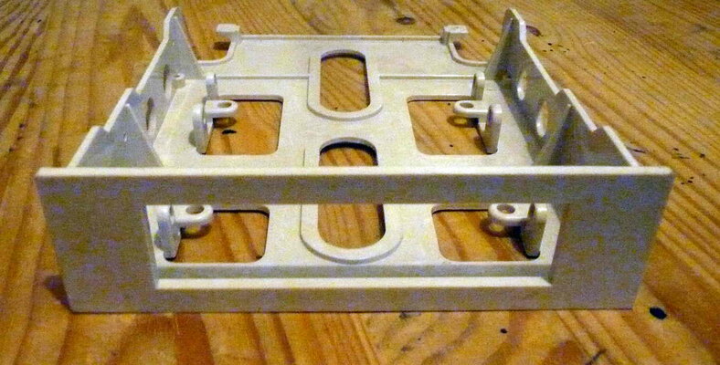 5.25 bay for 3.5 inch device - 01.jpg