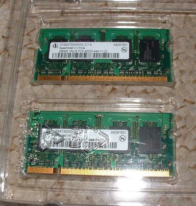2x256MB DDR2 SO-DIMM PC4200.jpg