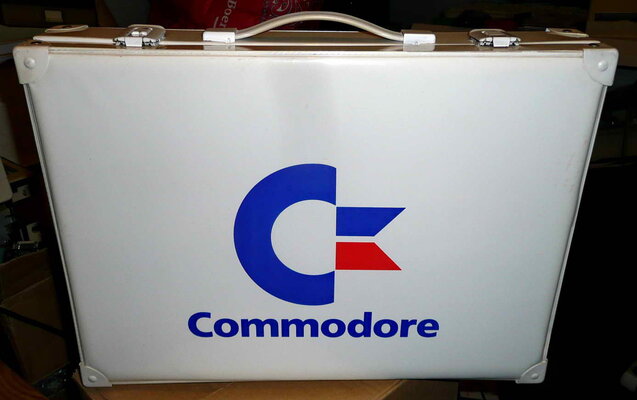 C64 Suitcase - 01.jpg