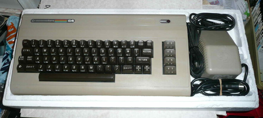 c64 breadbin boxed - clean-01.jpg